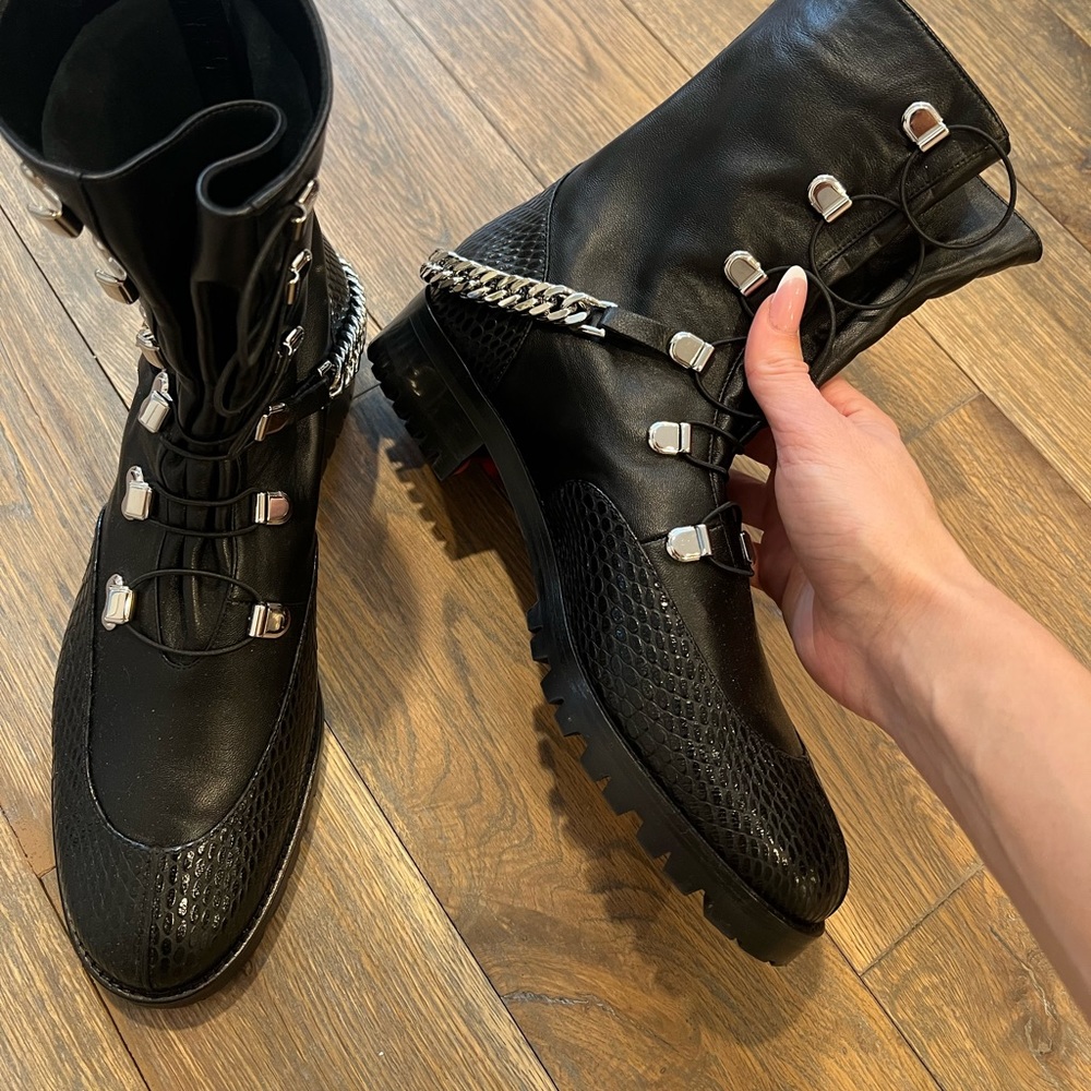 Christian Louboutin boots 39